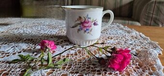 Krásný hrnek s růží