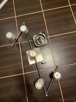 Stropní lustr s led žárovkami