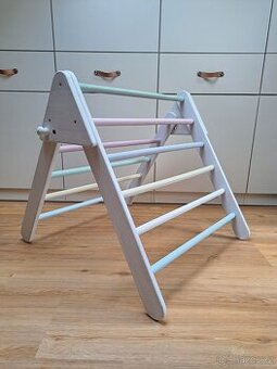 Montessori prolézačka se skluzavkou Pikler Triangle