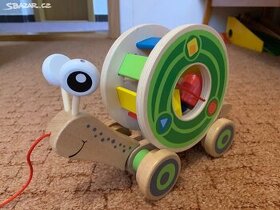 Dřevěný šnek s vkládacími kostičkami