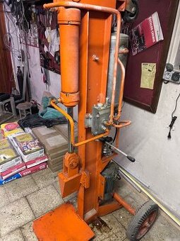 Štípačka na dřevo