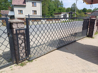 Posuvná brána, vstupní branka , plotové pole