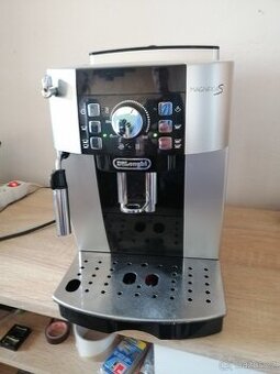 Automaticky kavovar DeLonghi