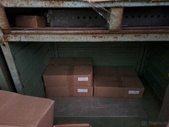 Kovové boxy, palety
