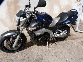 Suzuki gsr 600 - 1