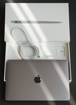 Macbook M1 chip 8 GB LPDDRx 256GB SSD v top stavu