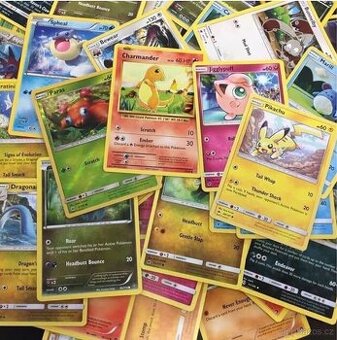 Balíček 25 Pokémon kartiček