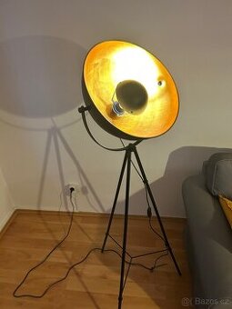 Stojací lampa, lustr