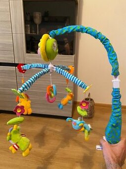 Kolotoč nad postýlku