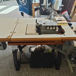 Průmyslový overlock pětinitka