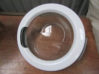 Nabízím dveře z pračky Candy. Přední plnění.   Nejde o novou