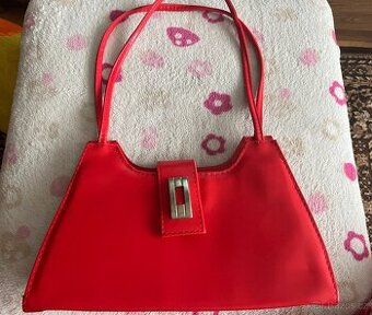 Kabelka menší červená