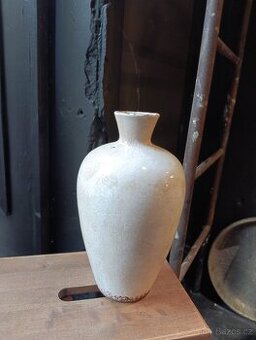 Váza keramická se světlou glazurou