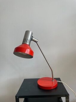 Červená retro vintage stolní lampa AKA