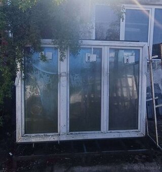 3-křídlé okno s pevným středovým fixem