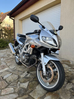 Suzuki SV650S – krásný stav, 22 tis. km, doplňky