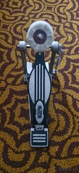 pedál k basovému bubnu