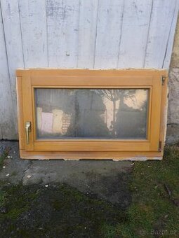 Dřevěné okno 99 x 61 cm - neprůhledné