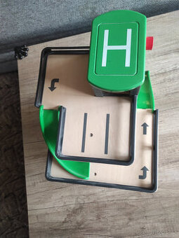 Woody garáž k vláčkům nebo na autíčka