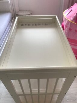 Přebalovací pult Ikea