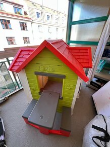 Smoby domeček My House s piknikovým stolem