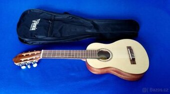Predam guitalele Valencia JC350.