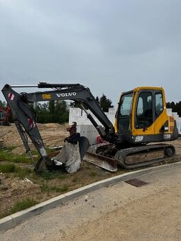 Pásový bagr Volvo EC55B