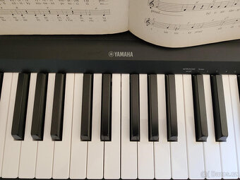 Digitální stage piano Yamaha P-145 + stojan