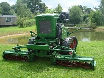 Traktor - vřetenová sekačka
