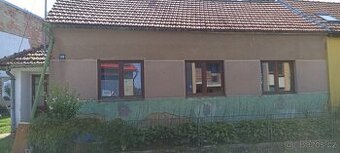 Rodinný dům s velkou zahradou v obci Lipůvka, CP 1095 m2