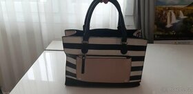 Originální pruhovaná kabelka do ruky