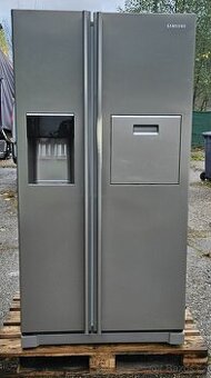 Americká lednice Samsung s ledovačem