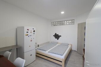 Pronájem pokoje pro pár — Praha 15