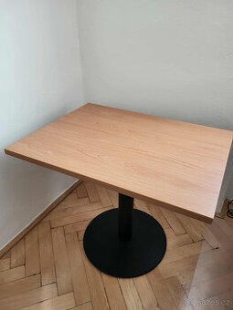 Barový čtvercový stůl s jednou nohou