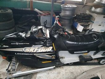 Sněžný skútr na díly i na opravu