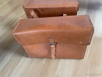 Ručně šité brašny na motoveterána