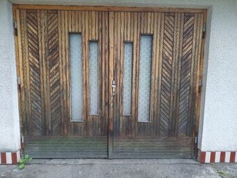 Garážová vrata dvoukřídlá