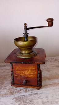 Prodám - větší starý mlýnek na kávu