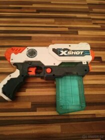 hračky pro kluky - nerfky, vysílačky, auta, prak