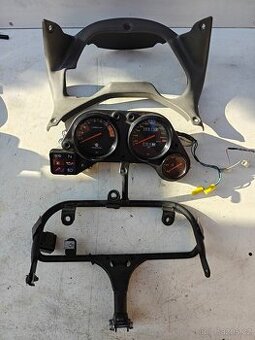 Aprilia Pegaso 650 -  světlo - tachometr  - lešení - zrcátka