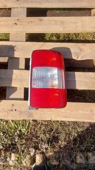 Vw caddy rv 2008 leve zadni svetlo kridlove dvere