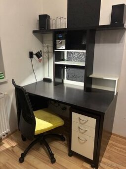 Psací stůl + židle zdarma