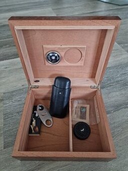 Humidor zn. ANGELO s příslušenstvím -na doutníky