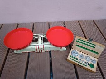 Retro váha zn.  MIROS  38  + závaží.