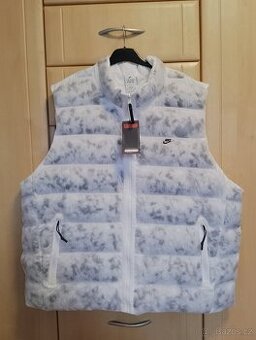 Vesta péřová značky NIKE nová velikost 3XL