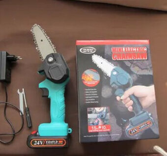 Aku pilka na řezání větví