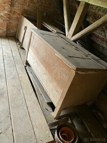 Staré dřevěné truhly