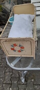 Starožitna plechová postýlka pro panenky