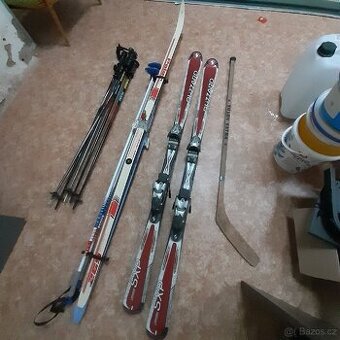 Prodám lyže běžky a hokejku