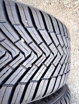 215/45 r18 93v Koupím 1ks celoroční pneumatiku Continental